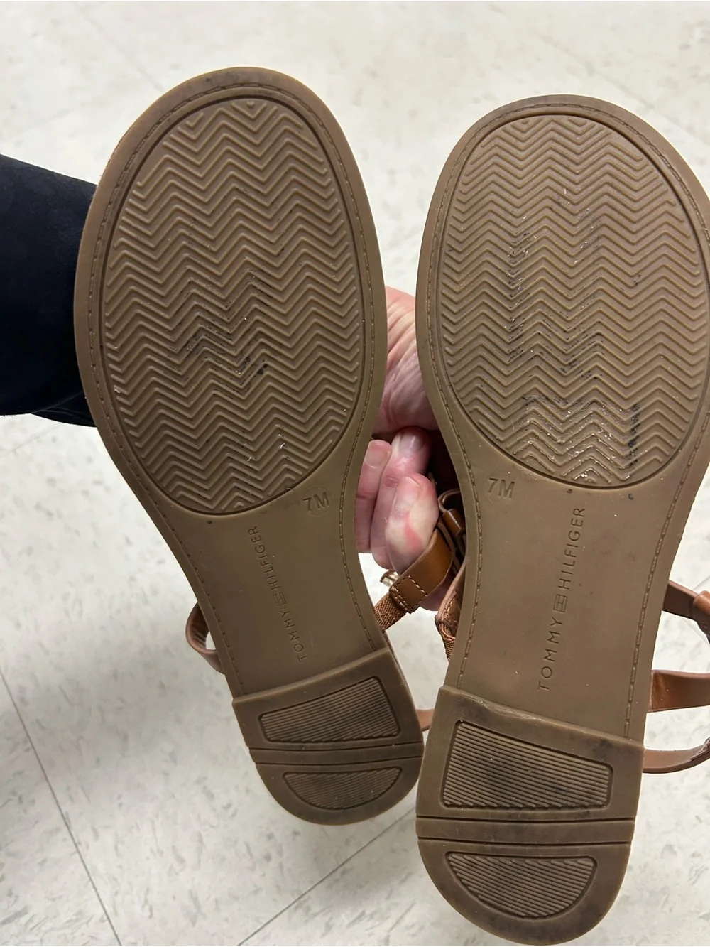 OFFERS OPEN! Tommy Hilfiger Brown Leather T-Strap Sandals Women’s size 7 sandals